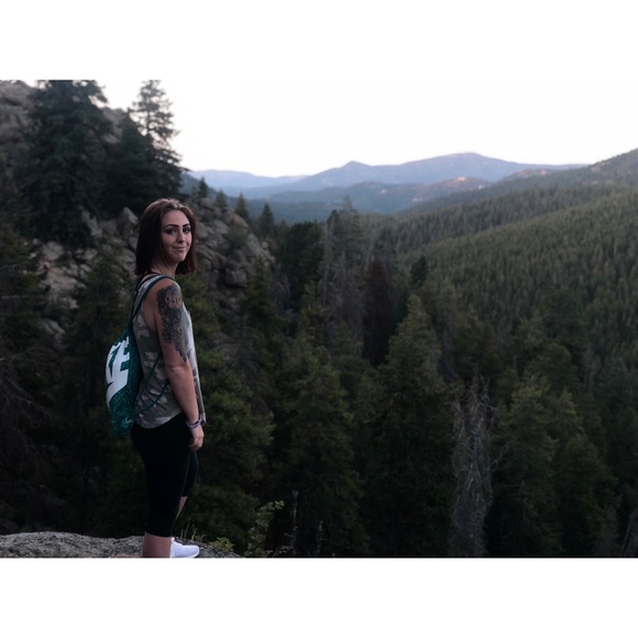 Meet your posher, Shelby - Picture 7 of 8